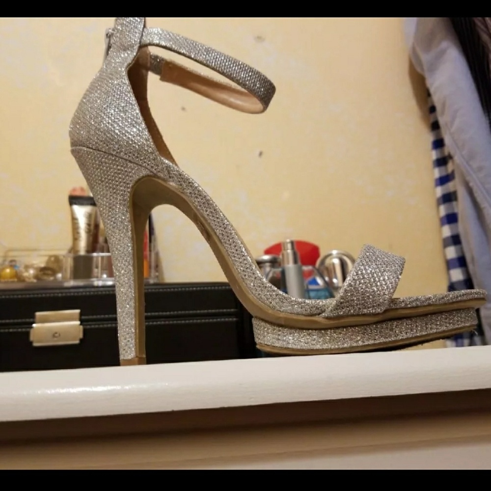Pumps - Picture 2 of 2